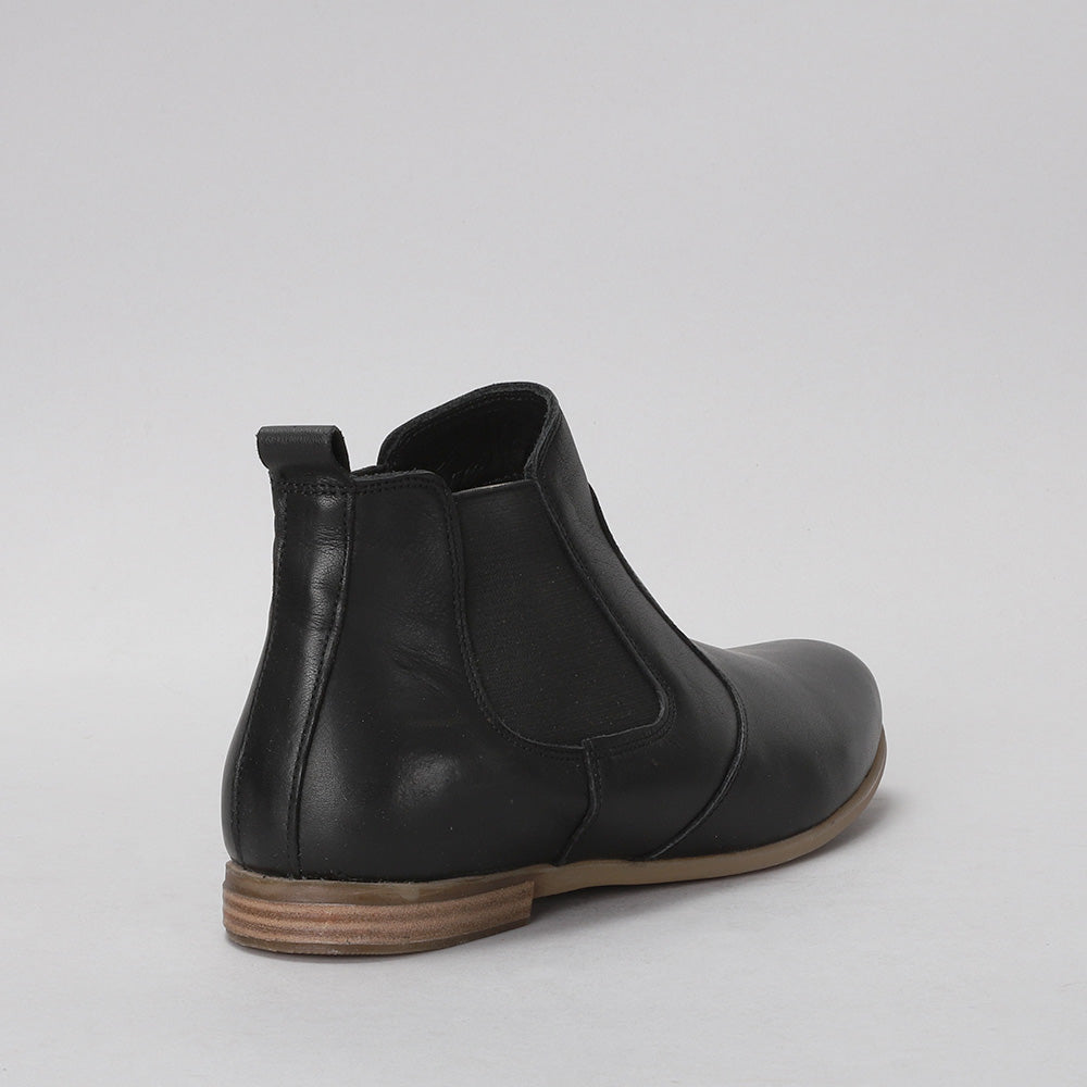 Tasman - Black - LE SANSA