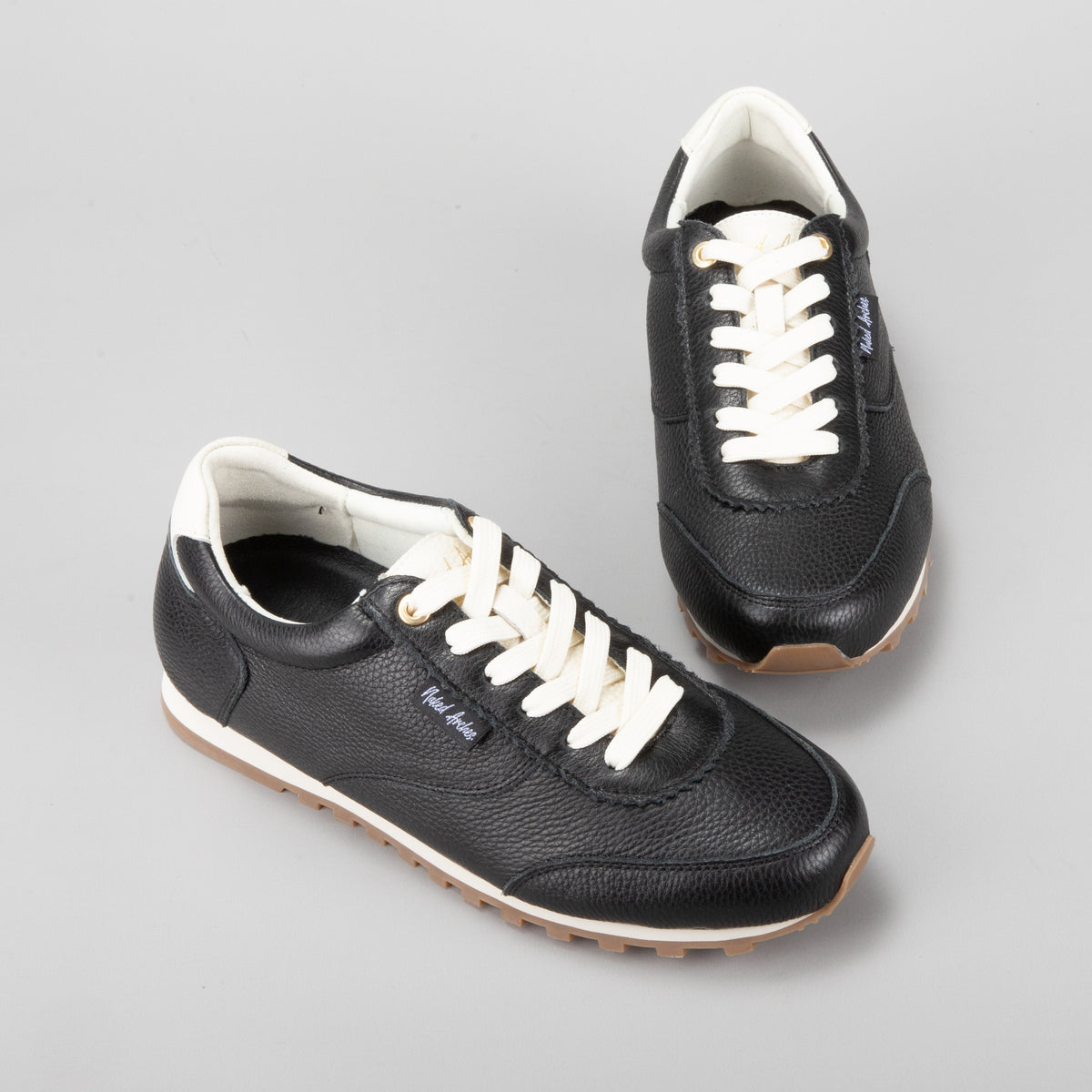 Bovi - Black Pebbled Leather